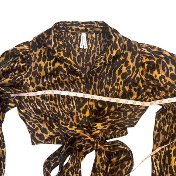Live 4 Truth Leopard Tie Front Wrap Blouse Long Sleeve Cropped Top Sz S - Picture 6 of 7